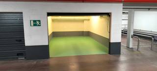 Een prachtige garagebox aan de Naamsepoort onder Delhaize.Volledig opgeverfd .Elektrische poort met 2 afstandsbedieningen .Elektriciteit...