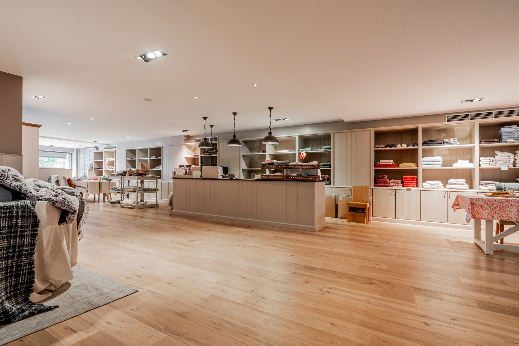 Handelsgelijkvloers van 735 m² op toplocatie in Brasschaat! - foto 5