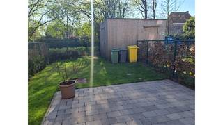 Een energiezuinige nieuwbouwwoning gelegen bestaande uit een woonkamer, ingerichte keuken, 4 slaapkamers, badkamer, bergplaats, wasplaats,...