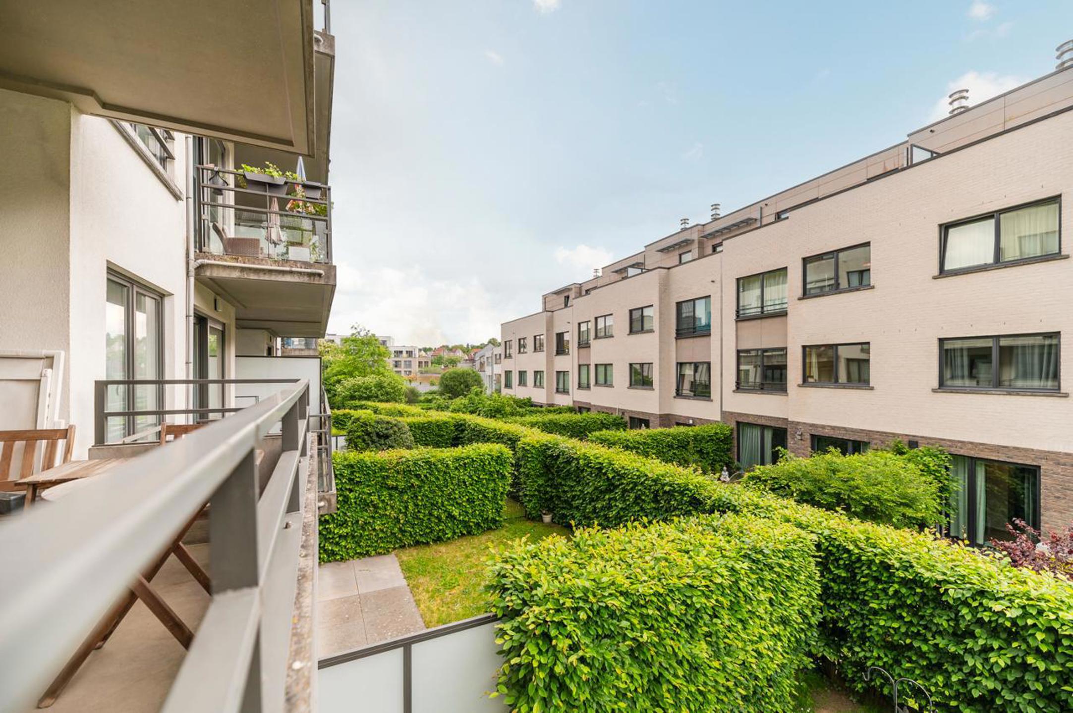 Bel appartement 2 ch + terrasse dans un cadre verdoyant - foto 5