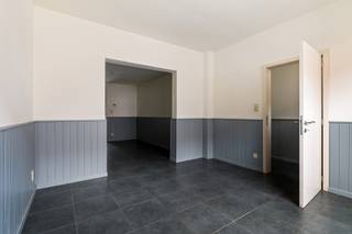 Instapklare stadswoning met twee slaapkamers en terras gelegen in het centrum van Herentals.Indeling en omschrijving:U betreedt deze stadswoning via...