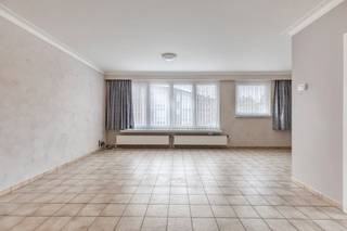 Ontdek dit energiezuinige appartement van ca. 74 m² aan de Roederdelft in Merksem. Gelegen op de eerste verdieping, geniet u hier van een...