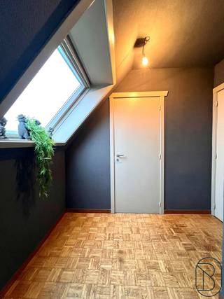 Te koop: ideale investering! Rustig gelegen en charmant appartement met 1 slaapkamer op de bovenste verdieping in Beveren-Leie.In een uiterst rustige...