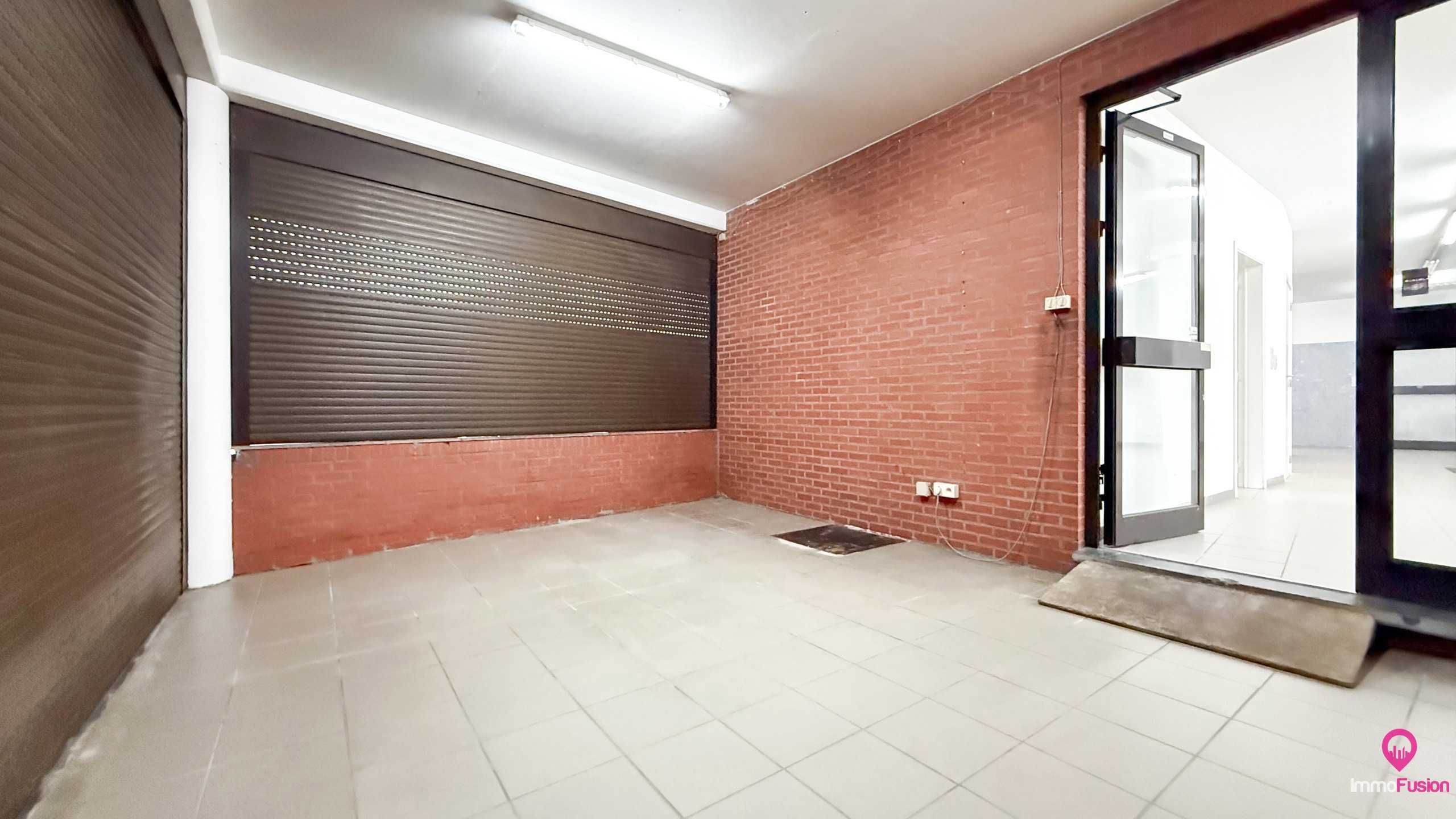 Handelspand met woonst op zeer goede commerciele ligging! - foto 3