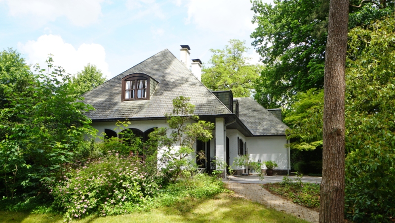 Stijlvolle villa van 275m² op 20 are met bureel, 4 slaapkamers, 2 bad-of douchekamers, dubbele garage - foto 4