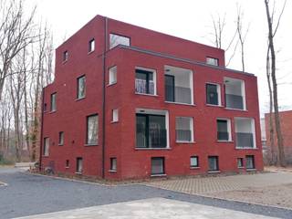 Genk, Busweg 3 bus 11 – Nieuwbouw-duplexappartement met 2 slaapkamers gelegen in een residentiële omgeving op wandelafstand van het centrum.Het...