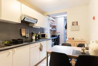 ONLY FOR STUDENTS: Are you looking for a cozy and snug little apartment in the heart of Leuven? This cozy studio apartment offers everything you need for comfortable city living.<br /><br />Location: <br />This apartment is ideally located within Leuven's ring road, just a short walk from the train station. This makes it perfect for commuters and anyone who likes to have everything within easy reach. Stores, restaurants, and other amenities are also nearby.<br /><br />Layout:<br />Living room: A bright and cozy space, ideal for relaxing after a busy day.<br />Sleeping area: Cozy sleeping area with curtain.<br />Kitchen: Where you can prepare delicious meals.<br />Bathroom: Bathroom with shower, toilet and sink.<br /><br />Details:<br />Rental price: €600 per month<br />Fixed costs: €185 per month (including water, heating and electricity)<br />Internet: Not included, to be provided by yourself<br /><br />Additional benefits:<br />Central location close to the train station and other facilities<br />Cozy and well laid out spaces<br />Ideal for singles or couples<br /><br />Interested? Then contact us soon for more information or a viewing. This charming apartment is available from 15/09 and is waiting for a new tenant to feel at home.