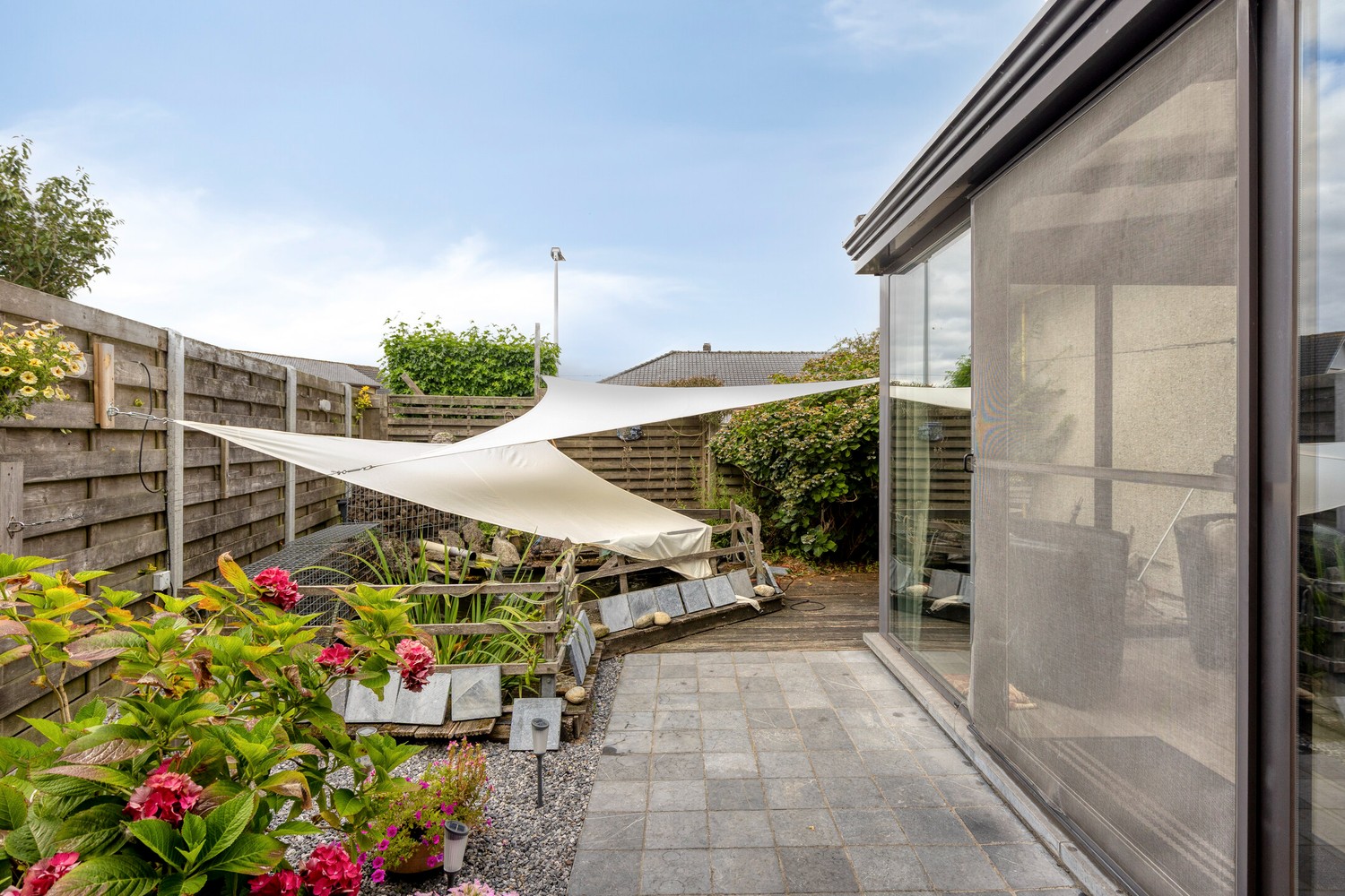 INSTAPKLARE BUNGALOW MET 3 SLPKS, GARAGE &amp; TUIN - foto 5
