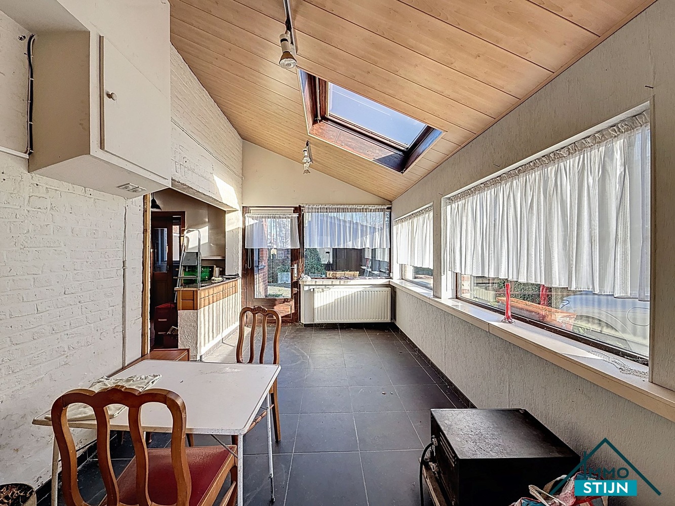 Ruime te renoveren woning met veel potentieel - foto 3