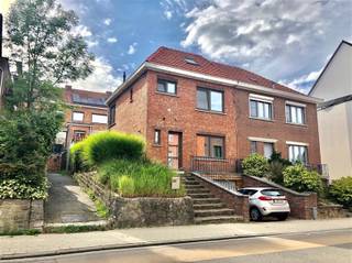 Deze recent gerenoveerde (2018), deels gemeubelde en energiezuinige woning is gelegen nabij het centrum van Leuven, het openbaar vervoer en...