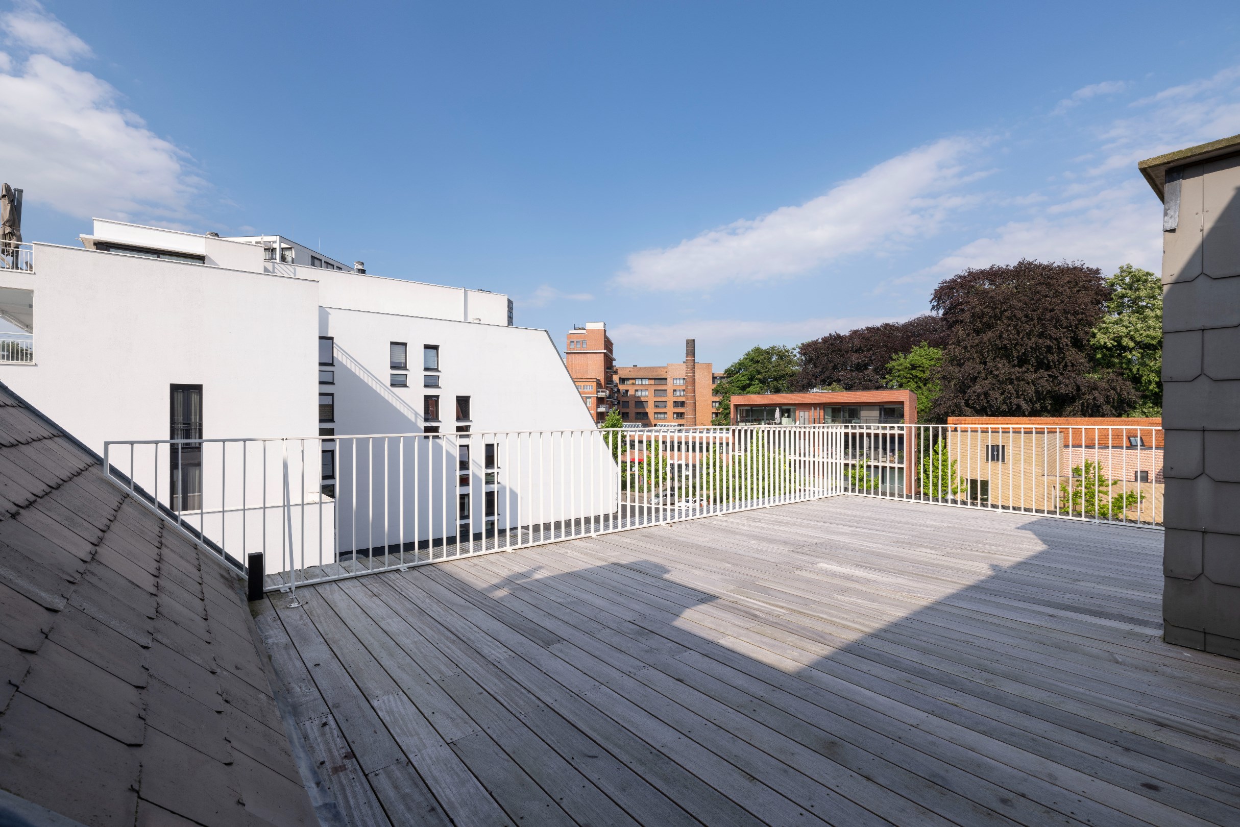 300 m² penthouse with multiple terraces in prime location with fantastic views over the canal. - photo 3