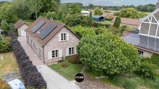 Charmante woning met gezellige tuin en recente renovaties!Troeven- Volledig vernieuwe keuken en aangelegde tuin- Zonnepanelen en ruime garage in de...