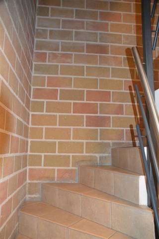 <p><span>Appartement in het centrum van Mol</span></p><p><span>Dit mooie appartement bevindt zich op de 1ste verdieping in het hart van Mol, ideaal gelegen nabij winkels, restaurants en openbaar vervoer.</span></p><p><span>Het appartement beschikt over een ruime woonkamer met open keuken, 1 slaapkamer, een badkamer, apart toilet en een terras.</span></p><p><span>Dadelijk beschikbaar!</span></p><p><span>Geen gemeenschappelijke kosten</span></p><p><span>Voor meer informatie of een bezichtiging, neem gerust contact op!</span></p>