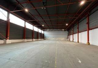 For rent +/-1,700 m² warehouse with sectional doors and two unloading bays, smoothed concrete - 10 m high - 3X 400 v - led lighting plus very...