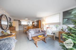 Ontdek dit lichtrijke appartement, gelegen in een kleinschalige en rustige residentie. Met een bewoonbare oppervlakte van 96 m² biedt deze woning...