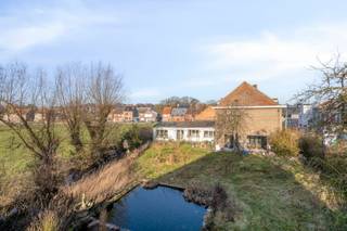 In de Kerkstraat te Bertem, pal in het dorpscentrum en toch uiterst rustig gelegen, bieden wij deze uitzonderlijke eigendom aan op een ruim...