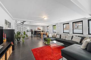 In het hart van Halle, op wandelafstand van winkels, scholen, horeca en openbaar vervoer, bevindt zich dit prachtig duplex/loft-appartement uit...