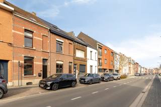 Te koop: gezinswoning aan de Tervuursesteenweg in Mechelen, op een uitstekende locatie nabij het centrum, scholen en openbaar vervoer.Deze woning...