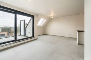 Kom vrijblijvend langs en neem een kijkje in deze residentie!Bijzonder ruim appartement op de tweede verdieping van deze kleine nieuwbouwresidentie...