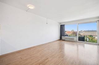 <p>Met veel plezier stellen wij u deze lichtrijke studio voor, gelegen in de Vanden Tymplestraat, een rustige zijstraat van de Diestsestraat. Dankzij deze centrale ligging bevindt u zich op wandelafstand van het station van Leuven, diverse supermarkten, universiteitscampussen en het bruisende stadscentrum.<br /><br />Deze te renoveren studio bevindt zich op de vijfde verdieping aan de achterzijde en beschikt over een aangenaam terras, waar u in alle rust kan genieten.<br /><br />Bent u op zoek naar een interessante investering of een eigen stek voor uzelf of uw studerende kinderen? Aarzel dan niet en maak vandaag nog een afspraak via 016 229 228 of office@connect-immo.be.<br /><br />EPC: 174 kWh/m2 - UC: 2744856 - label B<br />Wg-Gdv-Gvkr-Gvv</p>