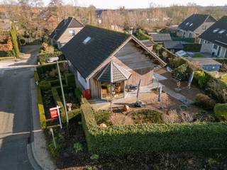 Meer info of een bezoek? Contacteer Simon via 0498123708 of simon@vicusvastgoed.beStartprijs 419.000 euroDeze instapklare woning (uit 2002) bevindt...