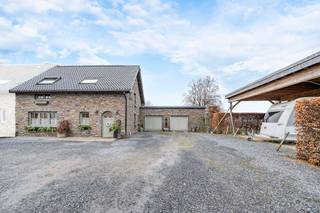 Dit elegante huis in lokale natuursteen, gelegen in het hart van het dorp Bernister, valt meteen op door zijn authenticiteit en natuurlijke...