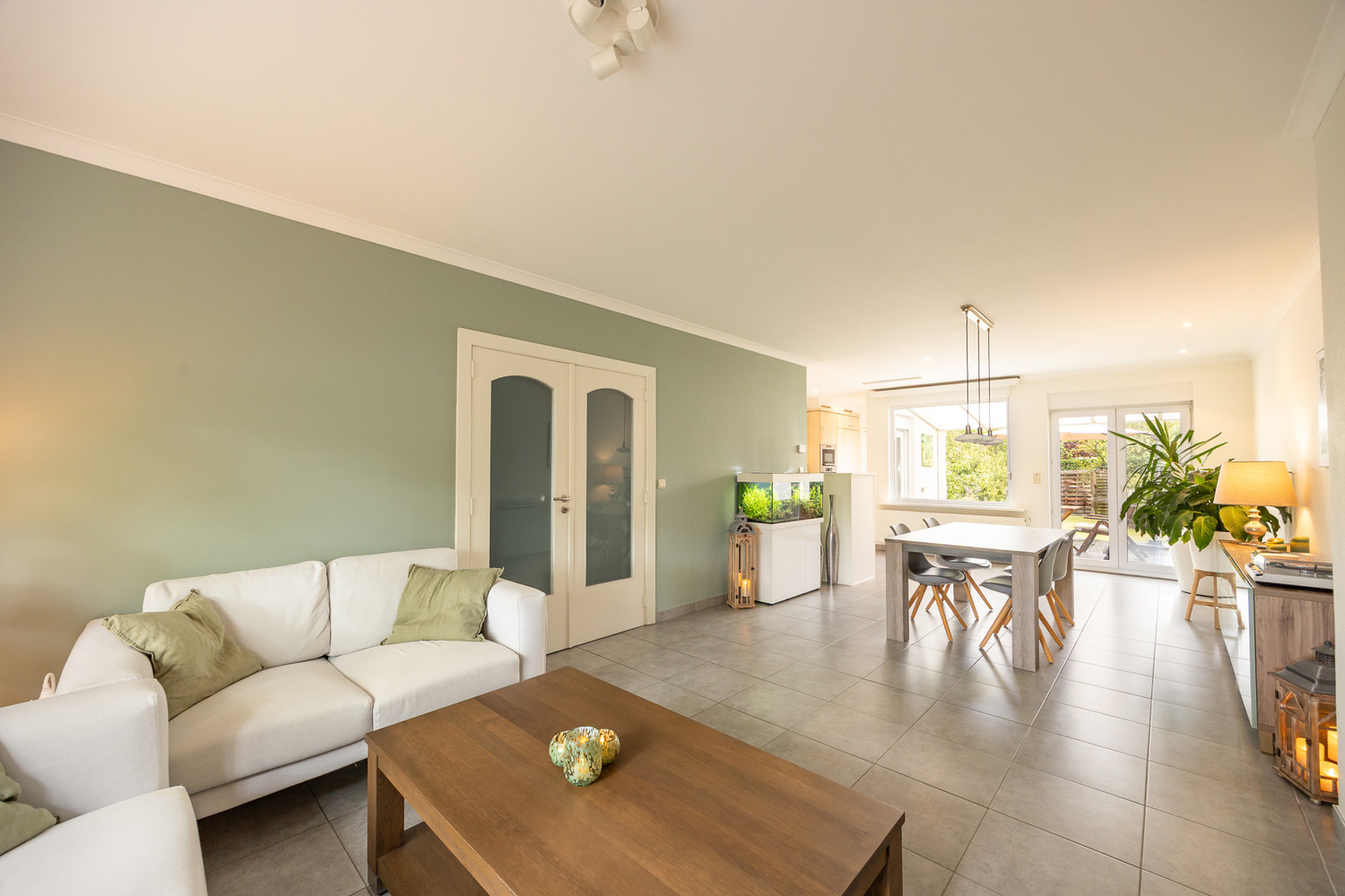 INSTAPKLARE GEZINSWONING MET 4 SLAAPKAMERS EN HEERLIJKE TUIN OP TOPLOCATIE OP DE GRENS EDEGEM/WILRIJK - foto 4