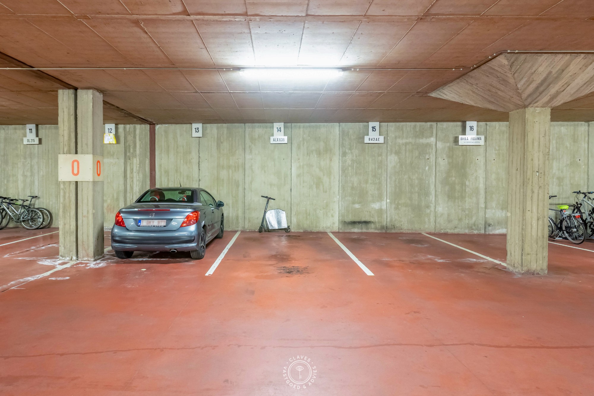 Gelijkvloers en ondergrondse autostaanplaats in centrum Sint-Niklaas - foto 4