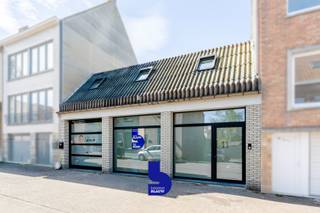Instapklare en verrassend ruime woning met garage en tal van mogelijkheden in OostendeWelkom in de Manestraat 11, rustig gelegen op de Konterdam, net...