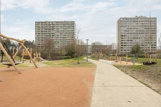 Lichtrijk hoekappartement te Deurne-Bosuil, een buurt die een fijne mix biedt van dagelijks comfort en gezellige stadsenergie.Je woont hier op...