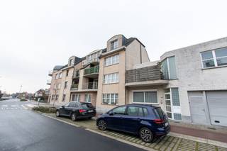 Rustig gelegen appartement met garagebox.Dit verzorgd appartement is rustig gelegen en bevindt zich op wandelafstand van het centrum. Het ligt op de...