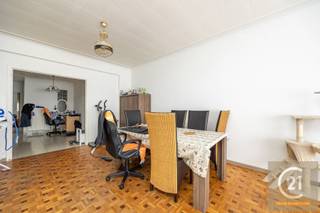 Bent u op zoek naar een gelijkvloers appartement met veel ruimte dat u volledig naar eigen smaak kunt opfrissen? Dit is uw kans! Met...