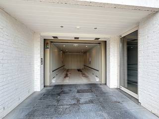 Ruime garagebox aan het Astridplein in Duinbergen. <br /> 