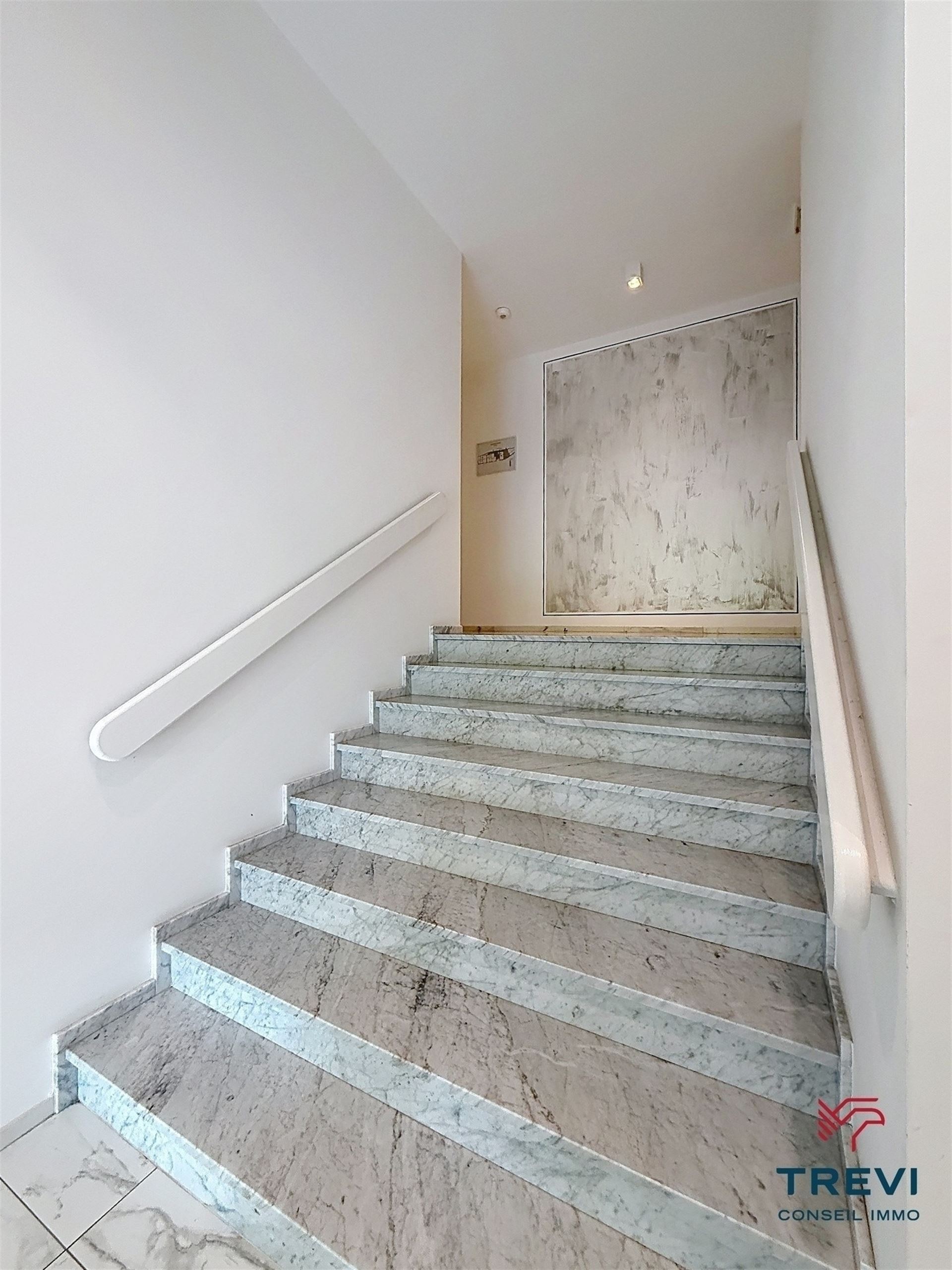 Superbe appartement récent 2ch avec terrasse - photo 3