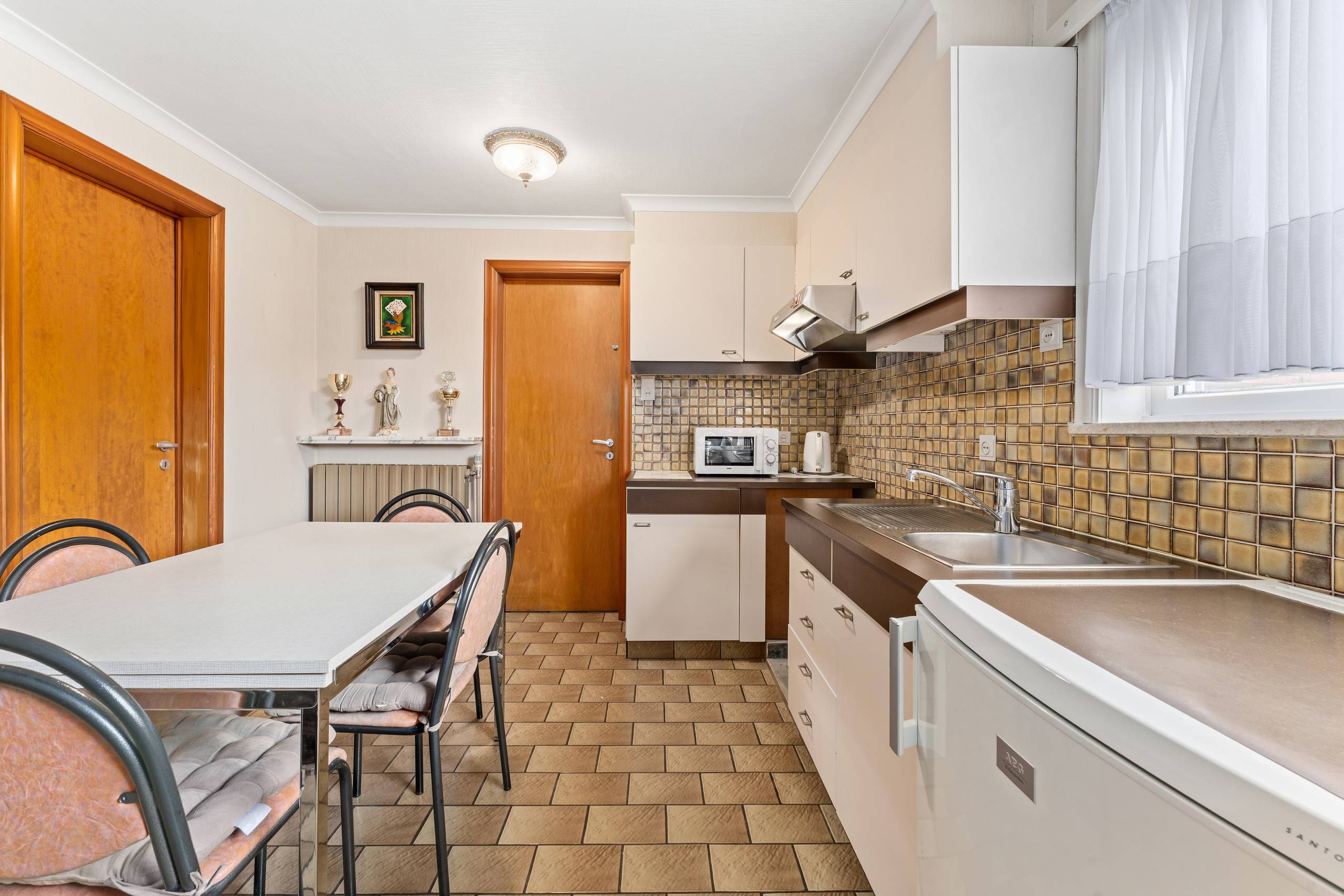 Halfopen woning met 3 slaapkamers en ruime tuin - foto 4