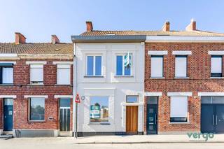 Instapklare, energiezuinige topper in Izegem – volledig vernieuwd met 3 slaapkamers, tuin en garagesOp zoek naar een woning waar u zonder zorgen...