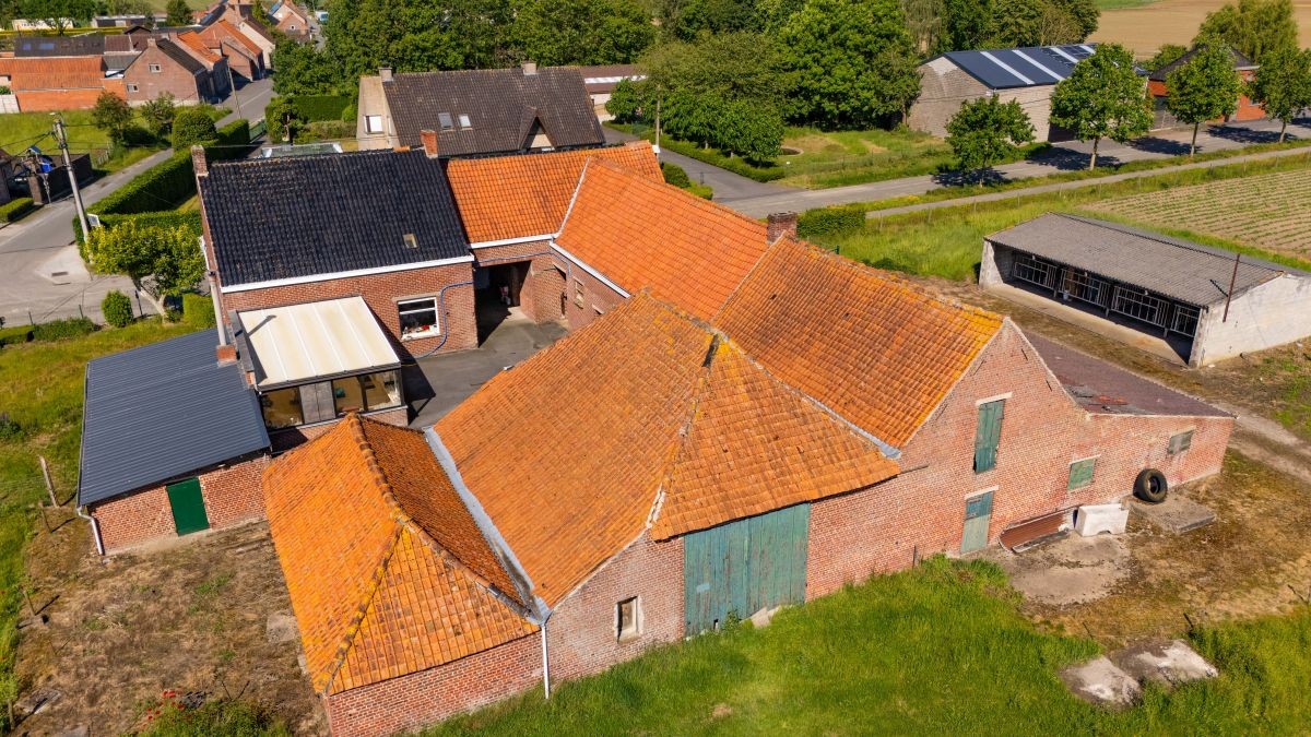 Hoeve op circa 2 ha te koop te Kortemark - foto 3