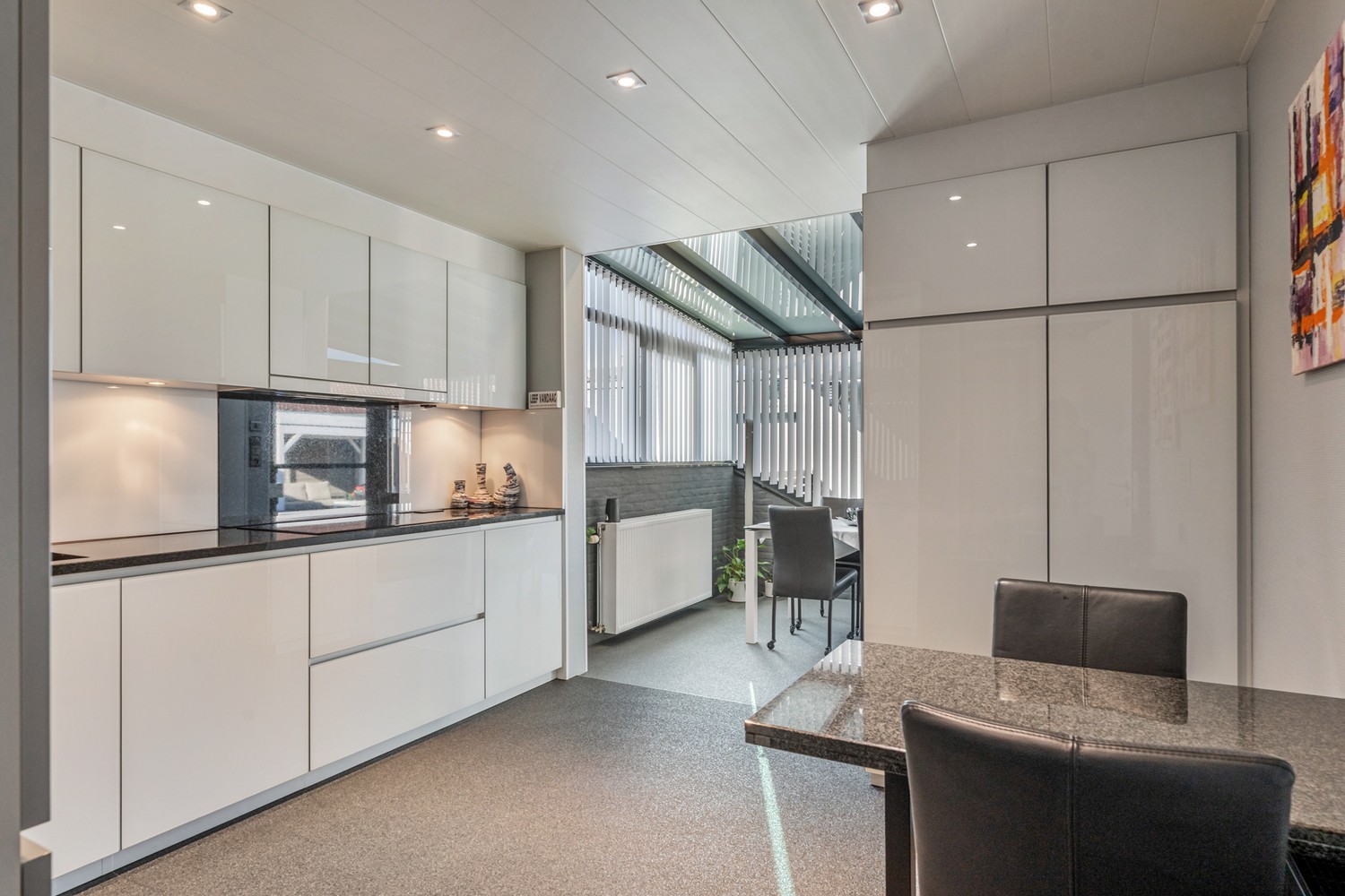 Moderne Instapklare gelijkvloerse woning (3 slpks) &amp; ingesloten tuin. Garage &amp; berging. - foto 4