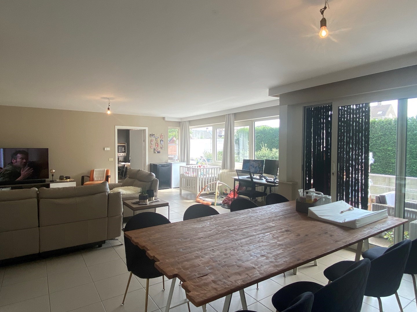 RUIM EN LICHTRIJK APPARTEMENT MET 3 SLAAPKAMERS EN GARAGE IN HARTJE PITTEM - foto 2