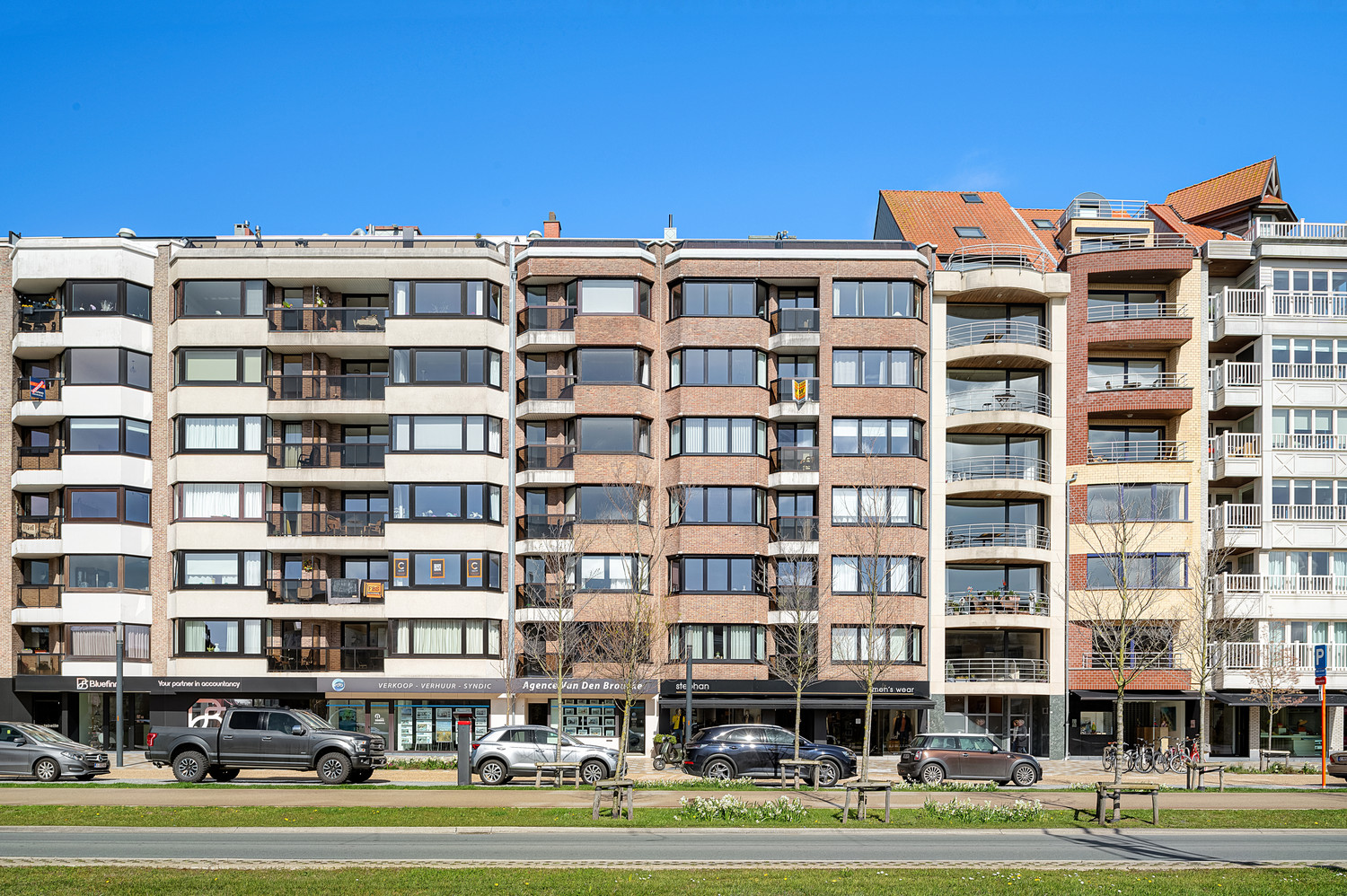 Prachtig vernieuwd appartement met open zichten en terrassen - foto 2