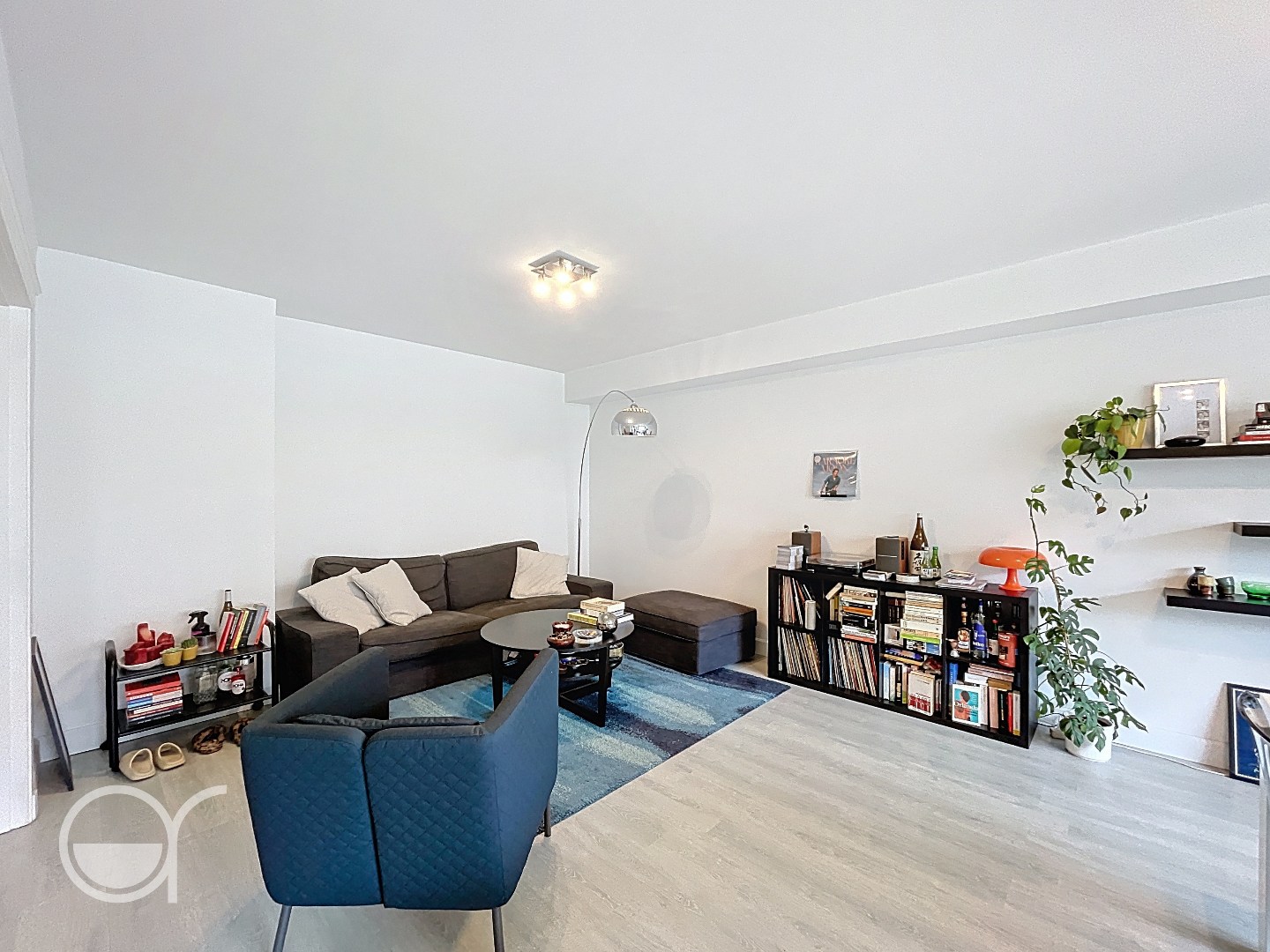 2-slaapkamerappartement met autostaanplaats op goede locatie - foto 3