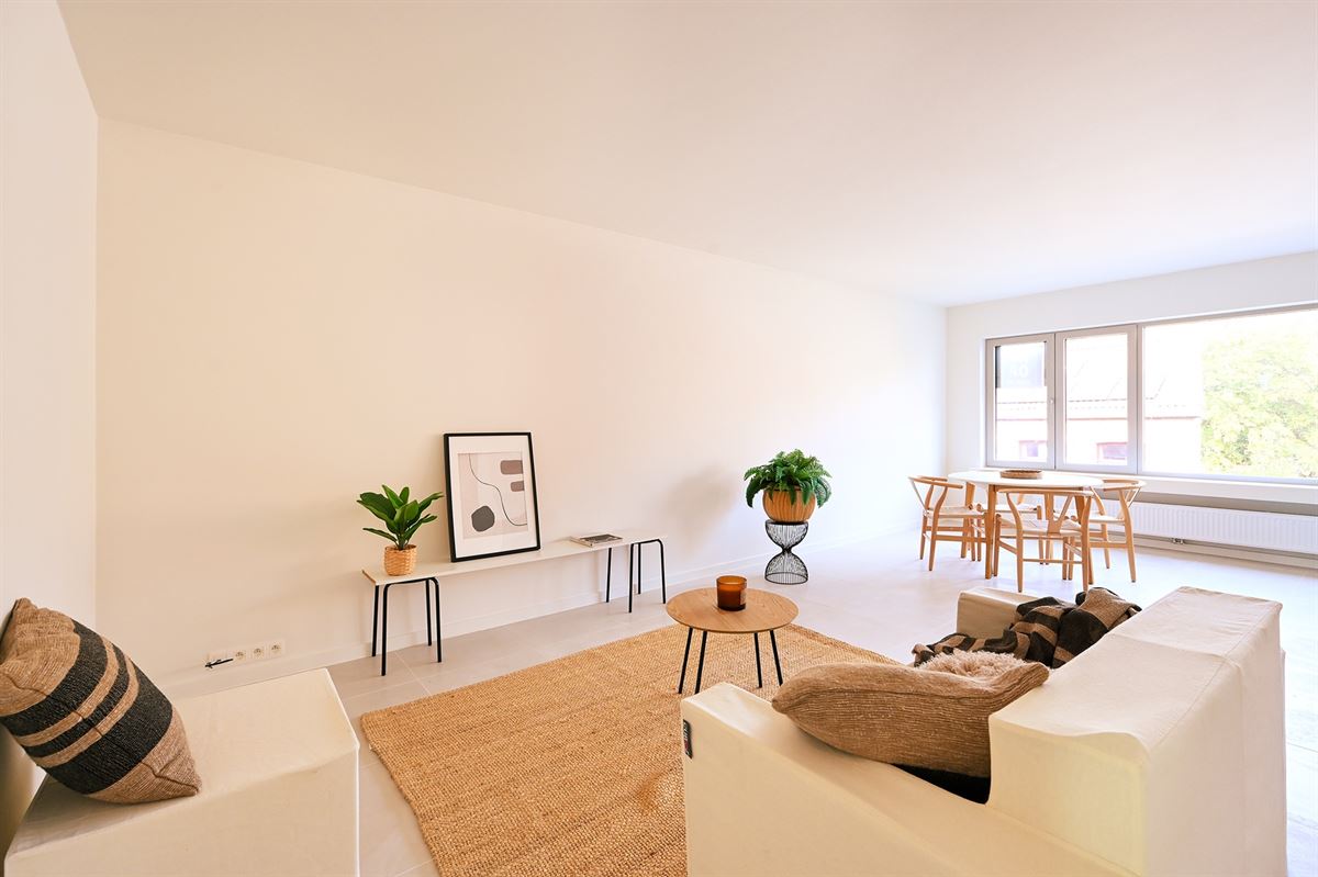 Gelijkvloers gerenoveerd appartement met tuintje - foto 4