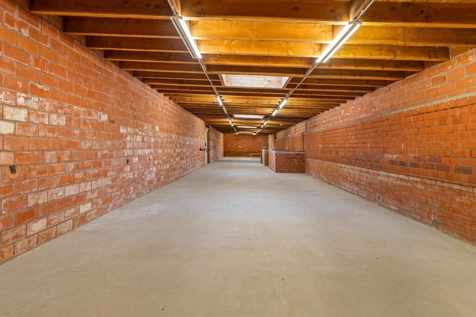 Magazijn van 270 m² met een goede centrale ligging - foto 5