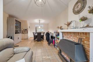 Op zoek naar een betaalbare starterswoning met tuin in Sint-Pauwels? Dan is deze charmante woning zeker het ontdekken waard! Ze combineert...