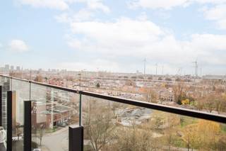 Wonen met uitzicht en comfort. Op de 9de verdieping van een verzorgd gebouw, bevindt zich dit lichtrijke appartement met een prachtig uitzicht...