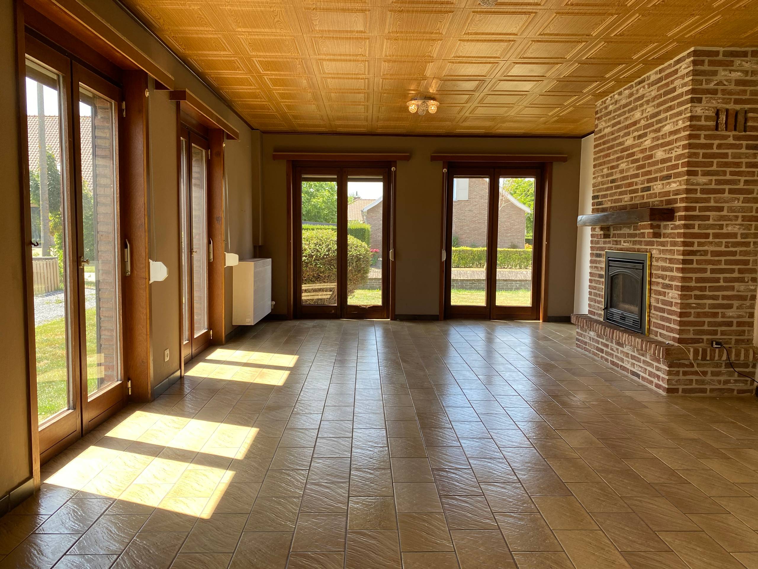 BUNGALOW MET DRIE SLAAPKAMERS EN GARAGE - foto 3