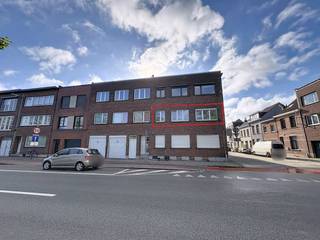 Are you looking for a ready-to-move-in apartment with plenty of natural light? This beautifully maintained corner apartment in Wilrijk offers everything you are looking for. Thanks to the large windows all around, you can enjoy an exceptionally open and ready feeling all day long.Layout:- entrance hall with built-in closet- open kitchen- bright living space- bedroom 1- bedroom 2- bathroom with toiletExtra benefits:- bright- good EPC- soundproof windows- immediately available- good mobile score: 8.9/10The monthly fixed costs are 85 euros per month for the costs of the common parts, including private water consumption.Are you interested in this property for rent in Wilrijk?Do not hesitate to submit a visit request via our website via the red bar provided there.Do you also want to sell or rent your property? We are happy to help you out. Always at your service to help you with all your questions about real estate.