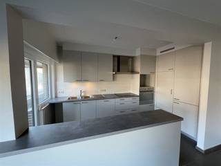 <p><span>Beautiful and quiet apartment : entrance, living room, modern fitted kitchen, bathroom, storage room, terrace, 2 bedrooms and basement.  Free on 01/11/2025.  General expenses 50 euro/month.  Very favorable epc 106 kWh/m² uc 2222572.  For info or visit, call 056.21.58.00 or www.immo-lvb.be.</span></p><p><span> </span></p>