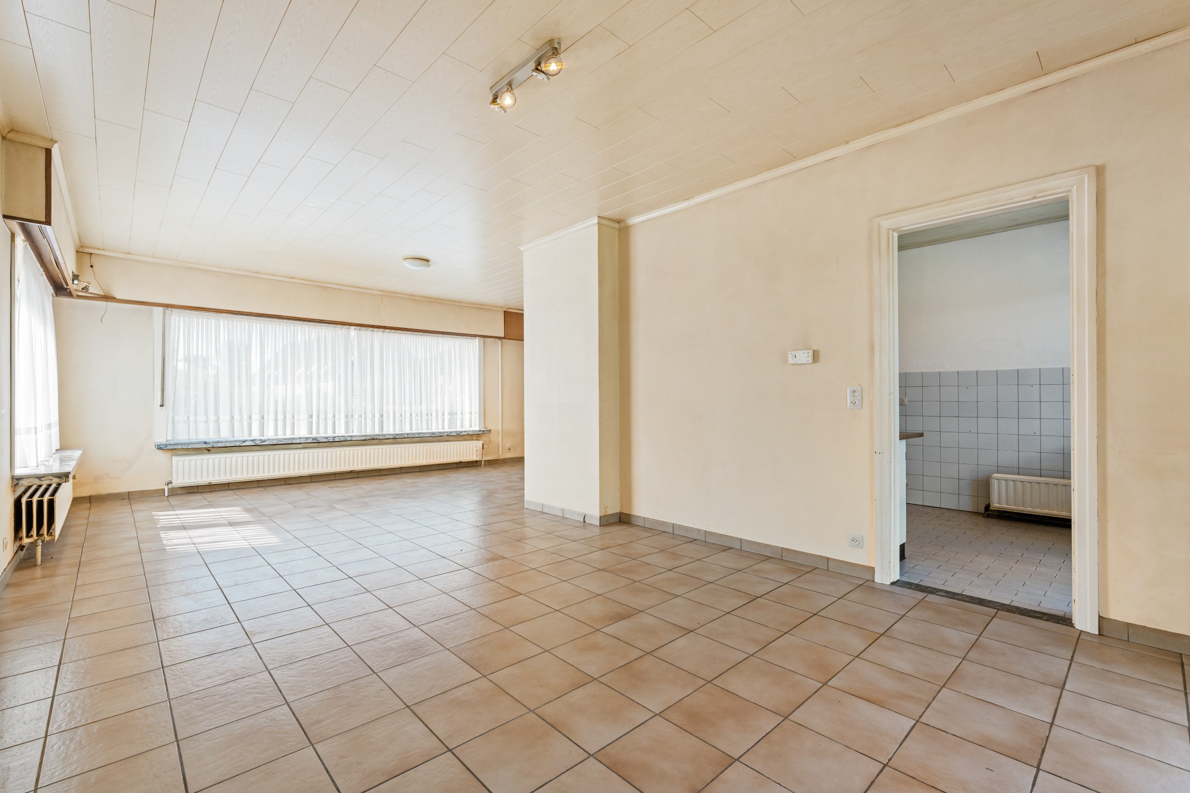 Centraal gelegen vrijstaande woning met veel potentieel - foto 5