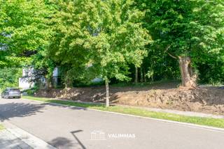 VALIMMAS verkoopt deze prachtig gelegen bouwgrond voor een alleenstaande villa... Cfr. BPA “Centrum” en verkavelingsvergunning dd 09/09/2024 met...